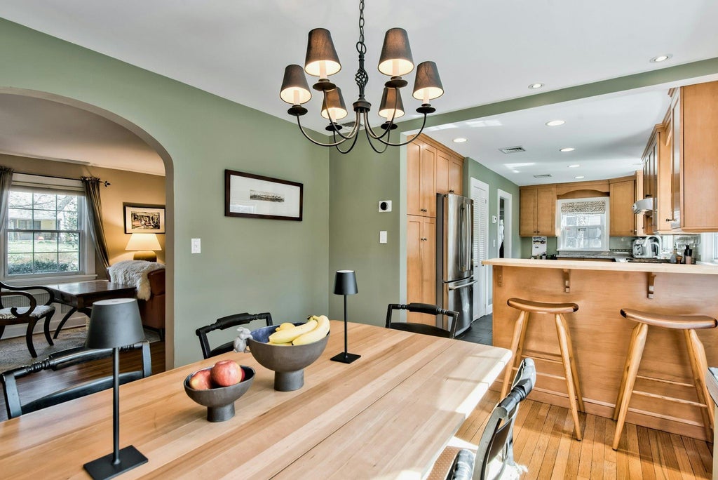 8 of 28 - 32 Litchfield Road, Port Washington, NY