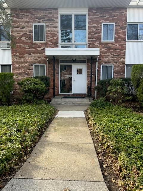 1 of 12 - 200 Lexington Avenue # 6b, Oyster Bay, NY