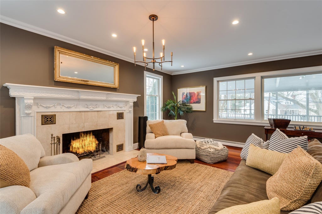 9 of 32 - 2 Valley Drive, Huntington Bay, NY