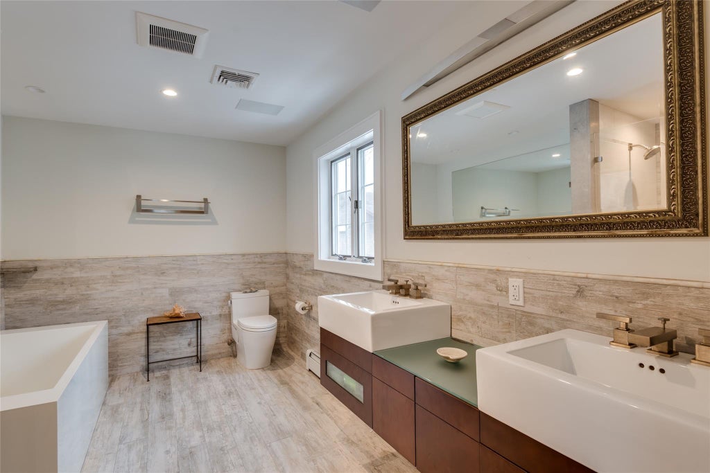 15 of 32 - 2 Valley Drive, Huntington Bay, NY