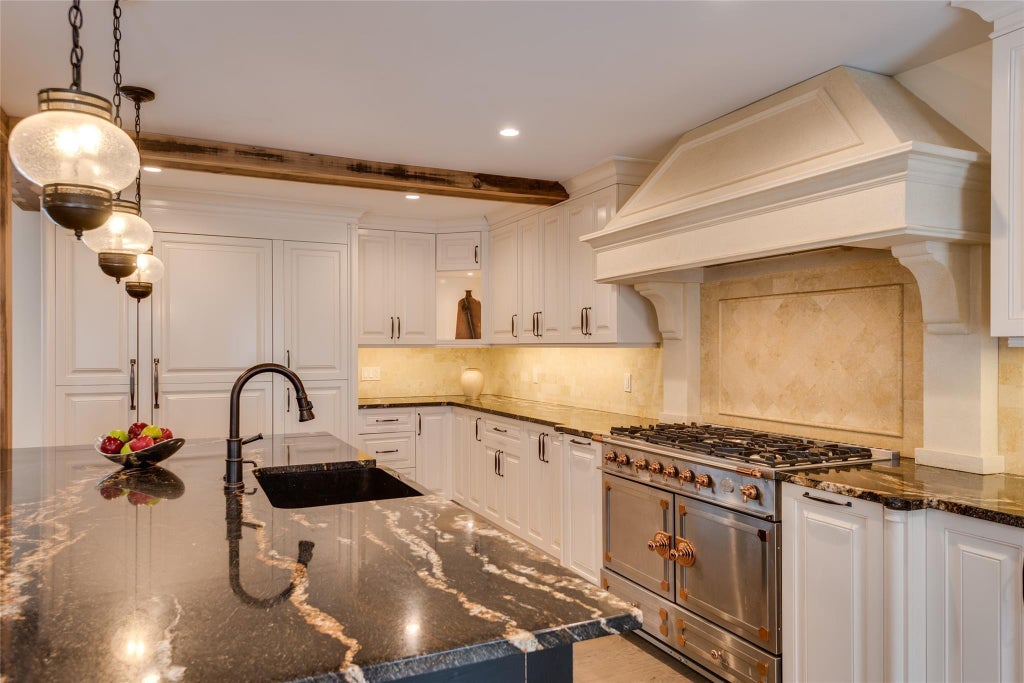4 of 32 - 2 Valley Drive, Huntington Bay, NY
