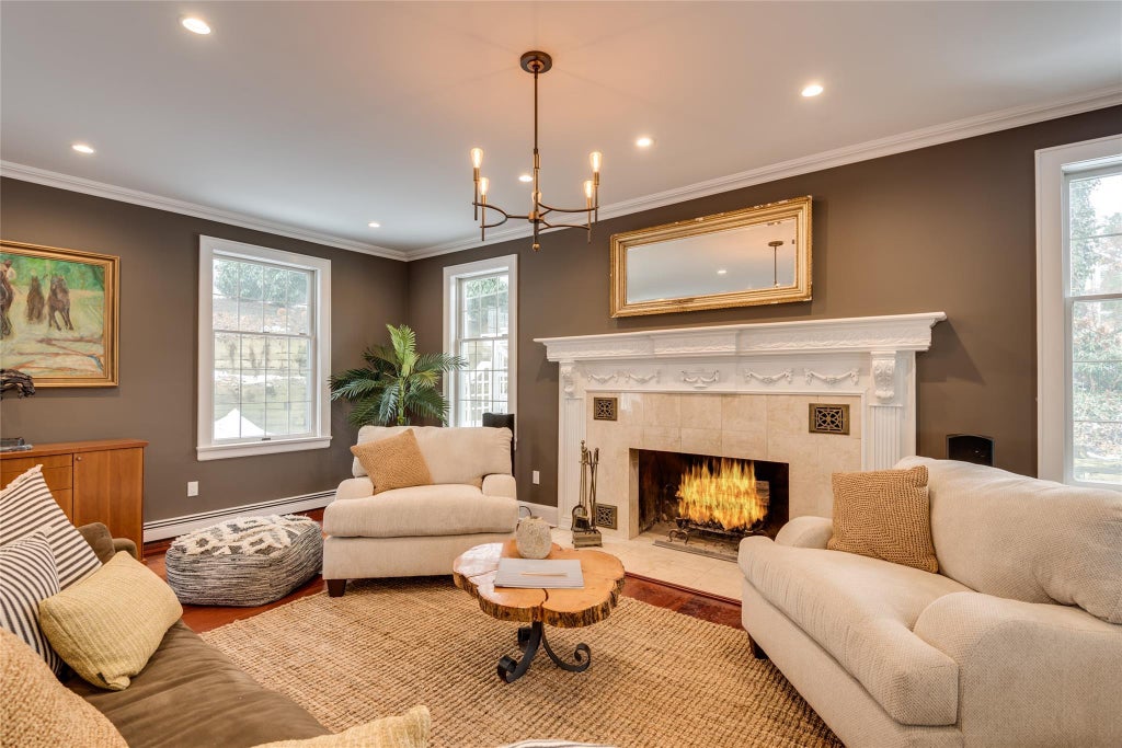 8 of 32 - 2 Valley Drive, Huntington Bay, NY