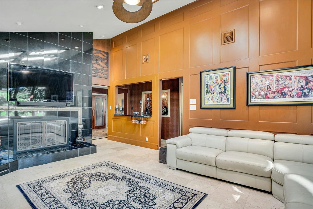11 of 48 - 62 Laurel Drive, Smithtown, NY
