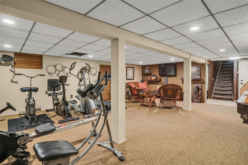 34 of 48 - 62 Laurel Drive, Smithtown, NY