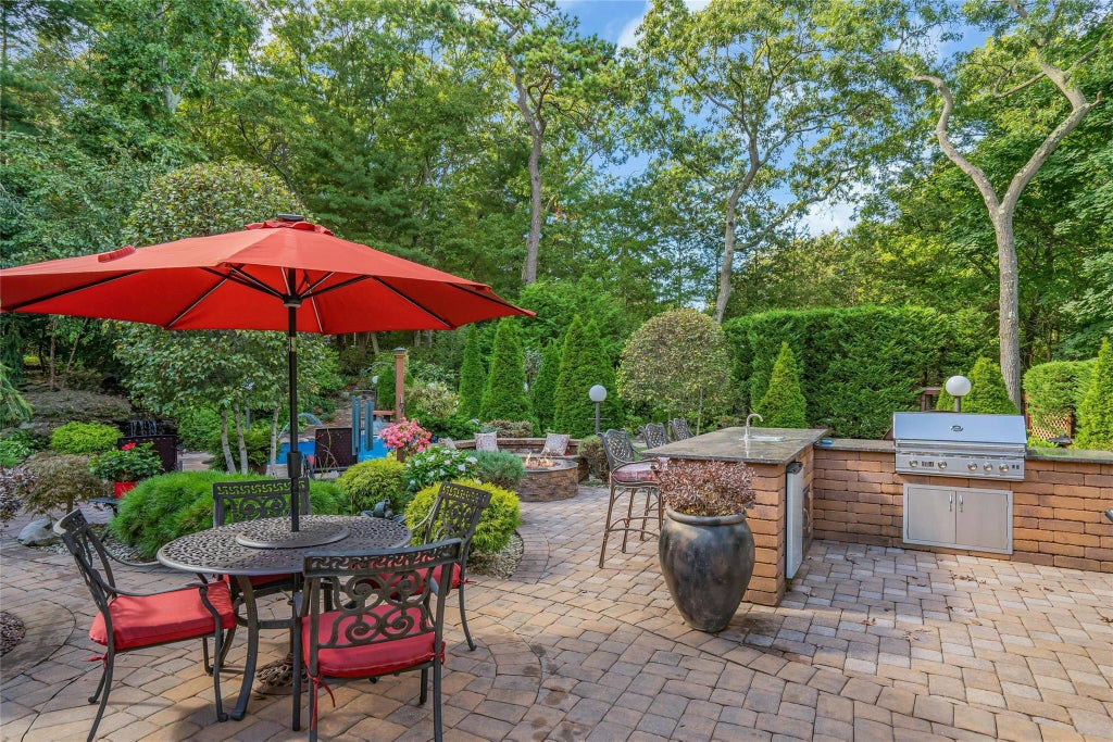 36 of 48 - 62 Laurel Drive, Smithtown, NY