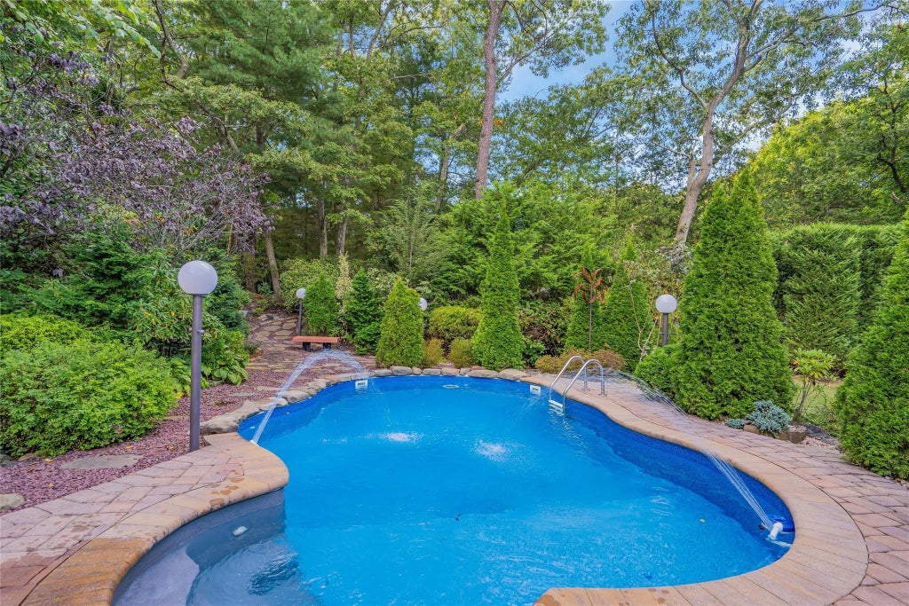 42 of 48 - 62 Laurel Drive, Smithtown, NY