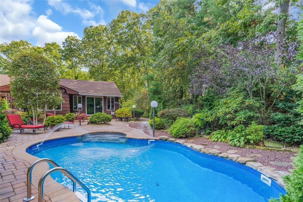44 of 48 - 62 Laurel Drive, Smithtown, NY