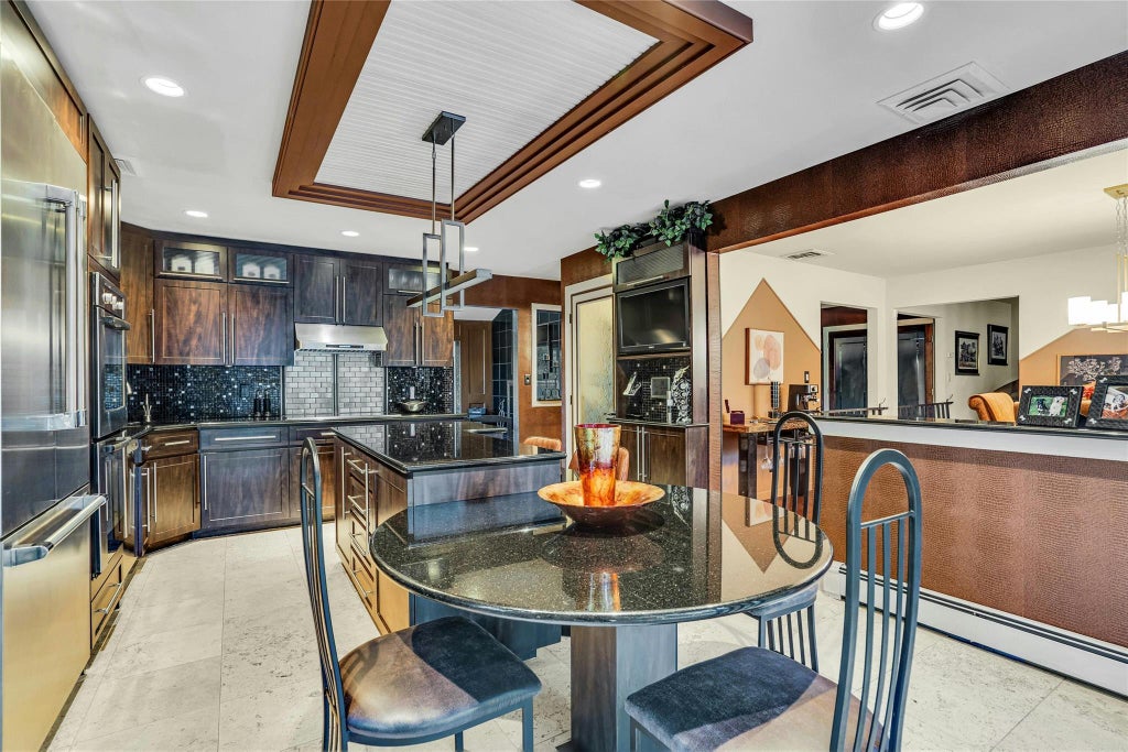 8 of 48 - 62 Laurel Drive, Smithtown, NY