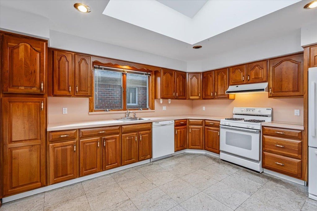 7 of 42 - 157-44 12th Avenue, Beechhurst, NY