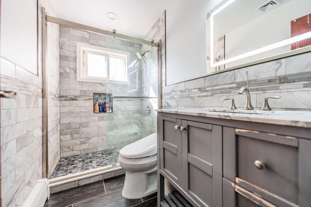 13 of 28 - 316 White Birch Lane, Jericho, NY