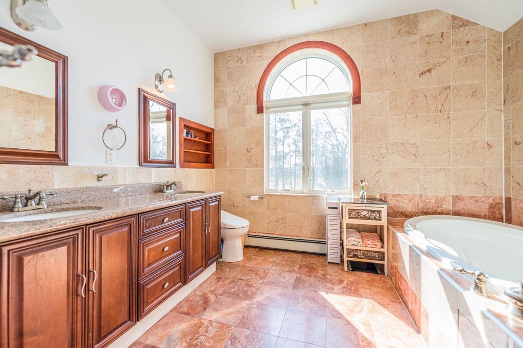16 of 28 - 316 White Birch Lane, Jericho, NY