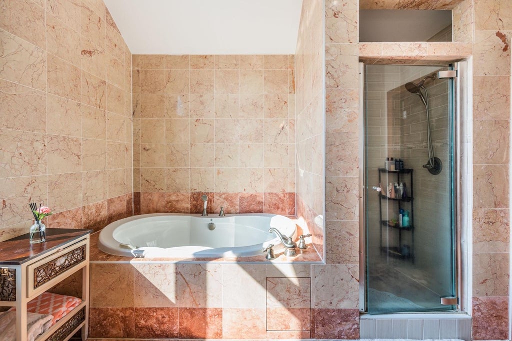17 of 28 - 316 White Birch Lane, Jericho, NY