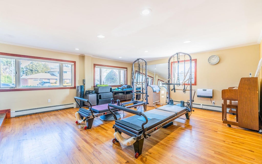 20 of 28 - 316 White Birch Lane, Jericho, NY
