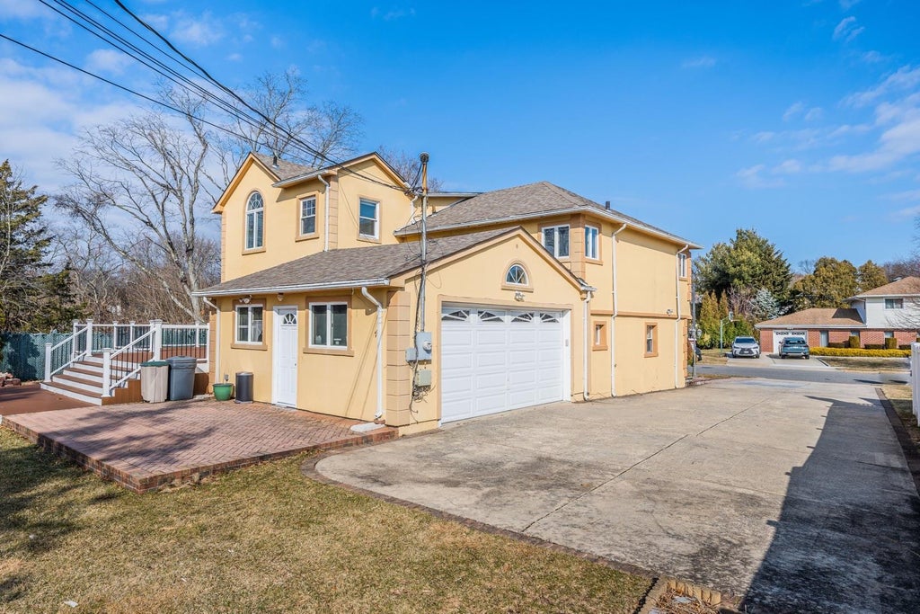 25 of 28 - 316 White Birch Lane, Jericho, NY