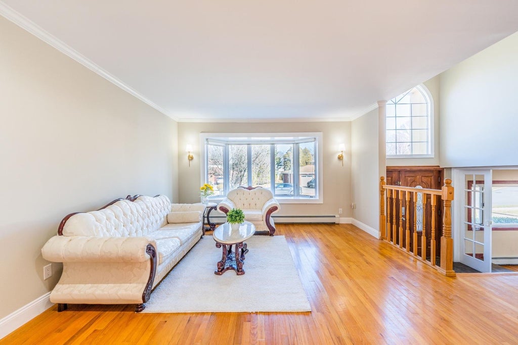 6 of 28 - 316 White Birch Lane, Jericho, NY