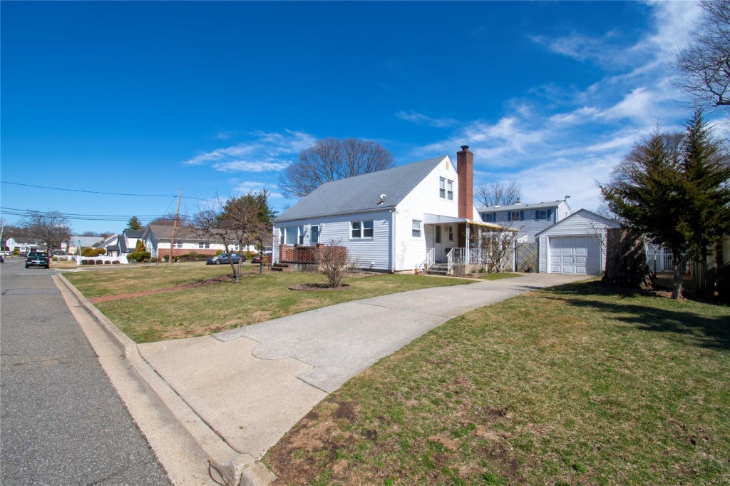 3 of 28 - 2135 Maple St., Baldwin, NY