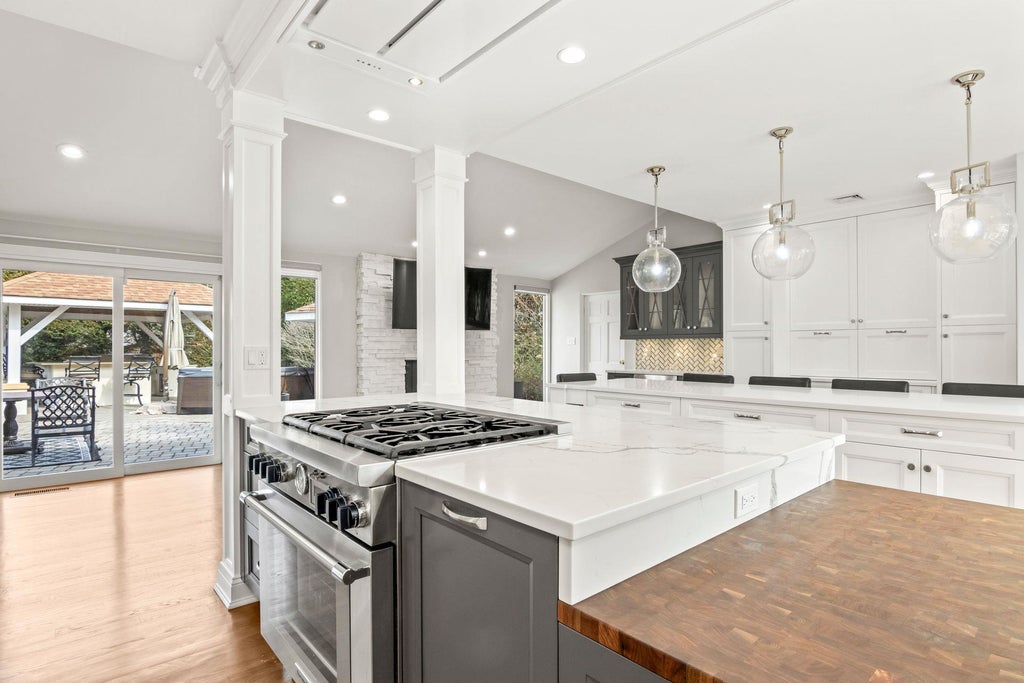 15 of 40 - 8 Wildwood Drive, Dix Hills, NY