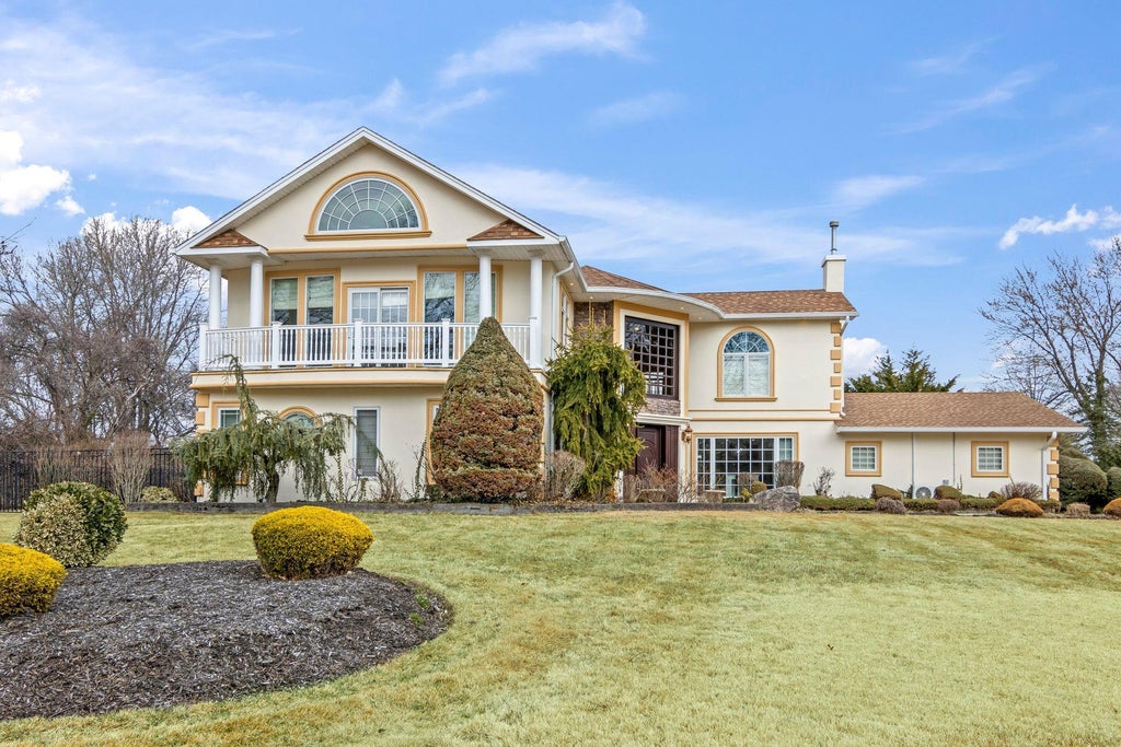 1 of 40 - 8 Wildwood Drive, Dix Hills, NY