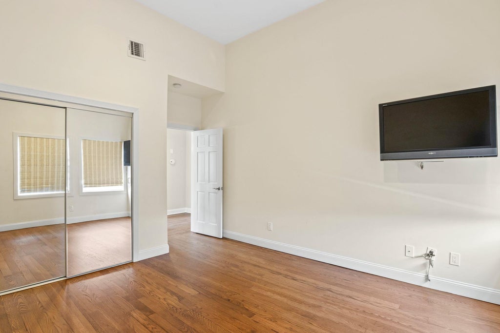 23 of 40 - 8 Wildwood Drive, Dix Hills, NY