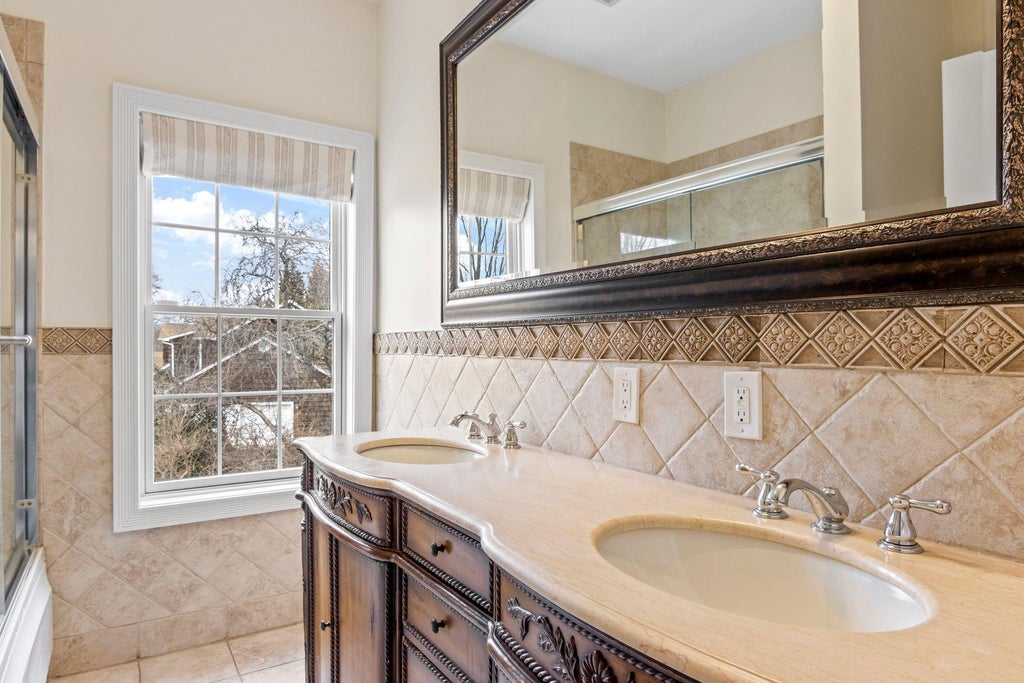 30 of 40 - 8 Wildwood Drive, Dix Hills, NY