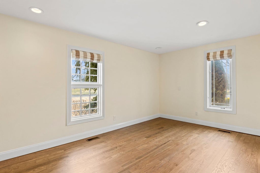31 of 40 - 8 Wildwood Drive, Dix Hills, NY