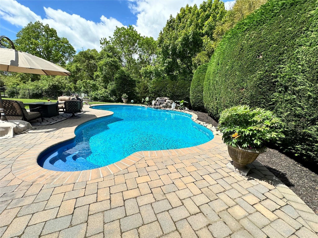39 of 40 - 8 Wildwood Drive, Dix Hills, NY