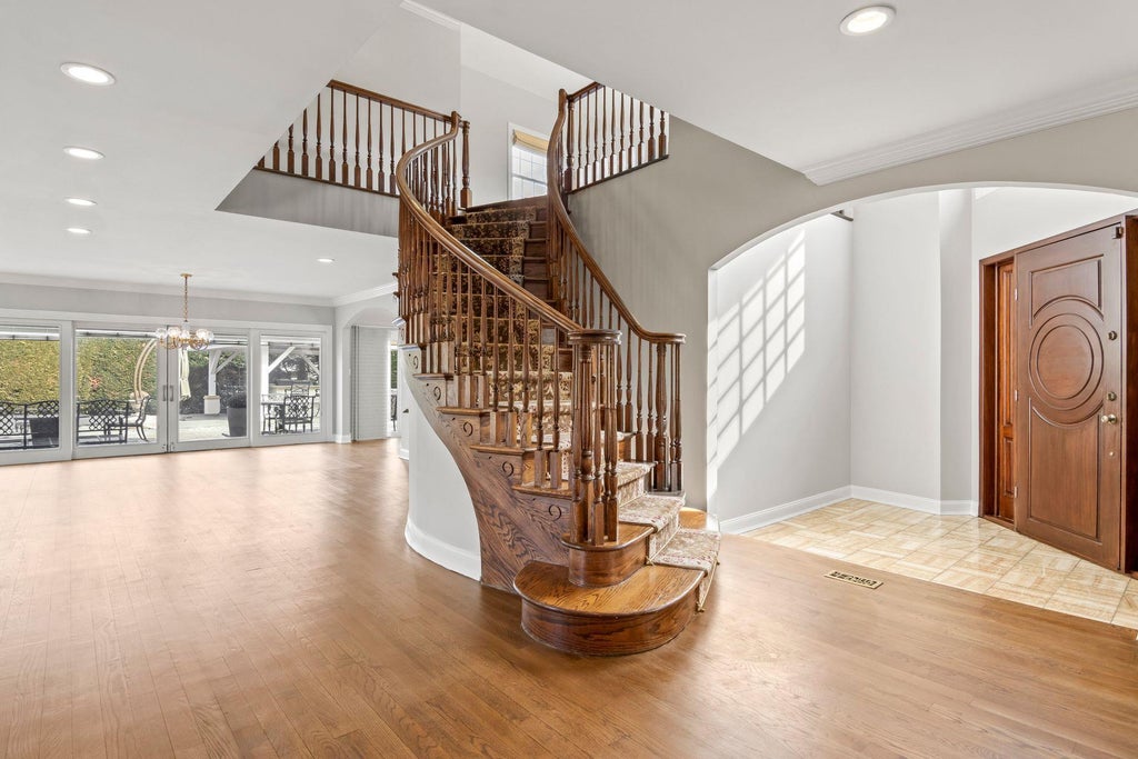 4 of 40 - 8 Wildwood Drive, Dix Hills, NY