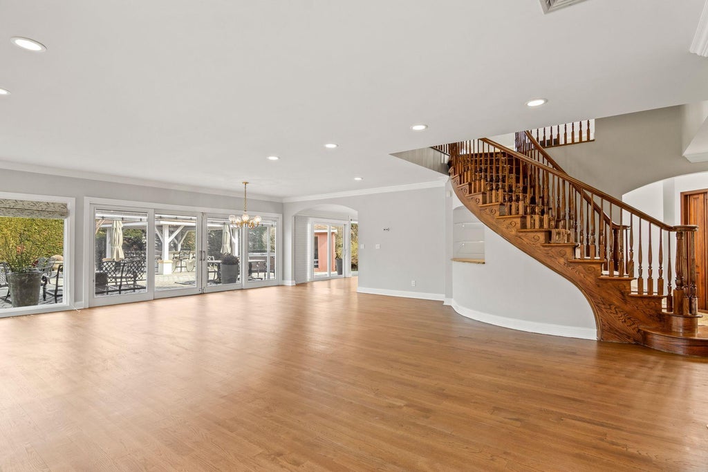 6 of 40 - 8 Wildwood Drive, Dix Hills, NY