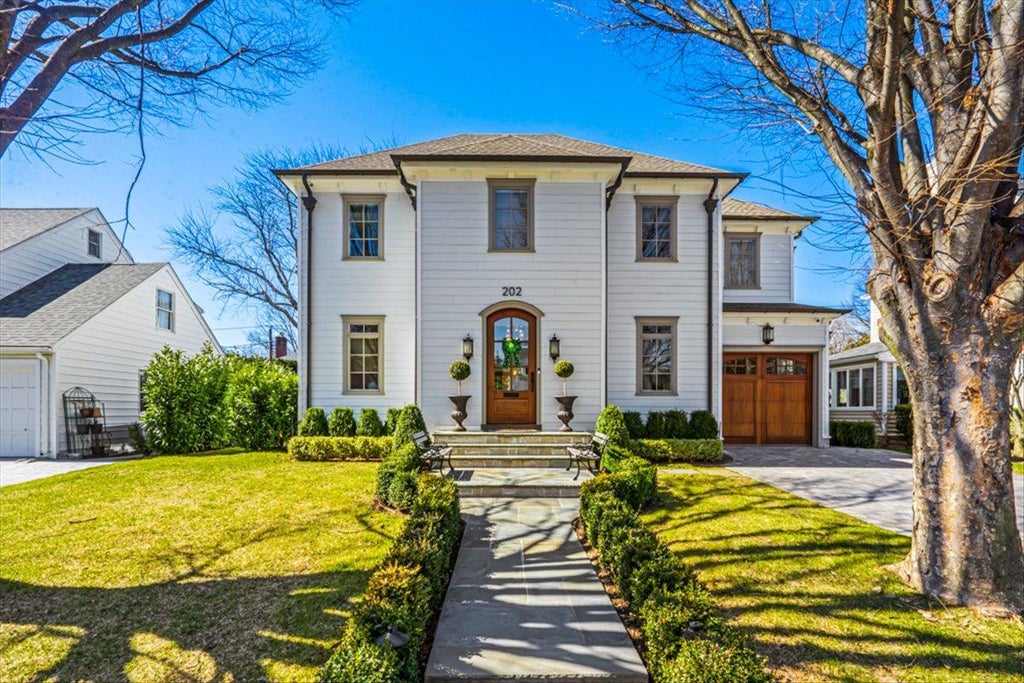 1 of 37 - 202 Euston Road, Garden City, NY