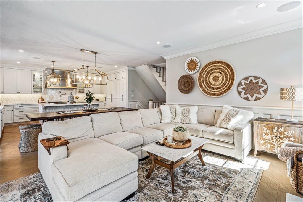 9 of 37 - 202 Euston Road, Garden City, NY
