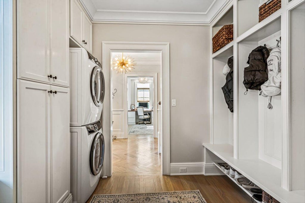 11 of 37 - 202 Euston Road, Garden City, NY
