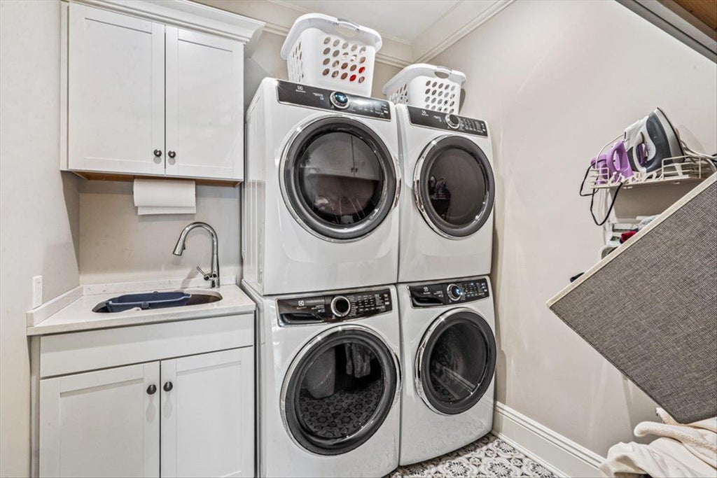 22 of 37 - 202 Euston Road, Garden City, NY
