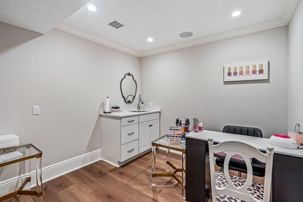 26 of 37 - 202 Euston Road, Garden City, NY