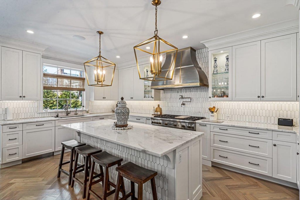 2 of 37 - 202 Euston Road, Garden City, NY