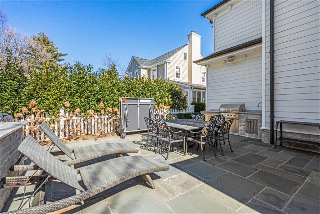 29 of 37 - 202 Euston Road, Garden City, NY