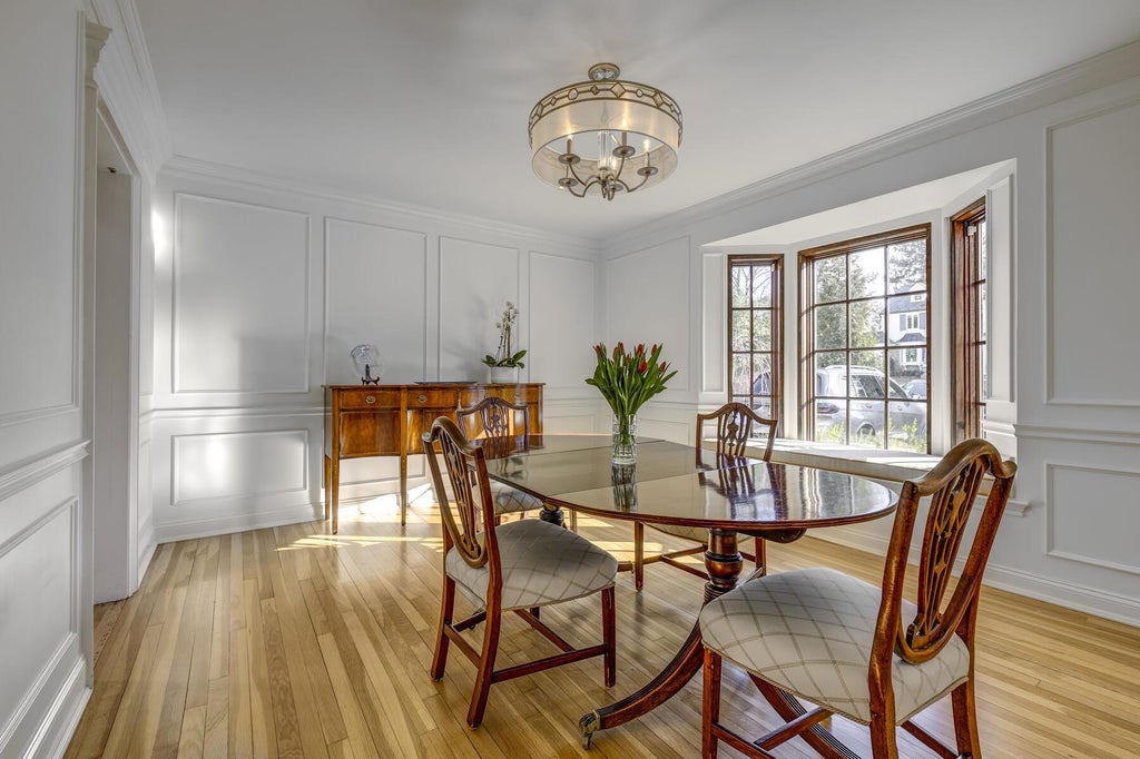9 of 31 - 23 Castle Ridge Road, Manhasset, NY