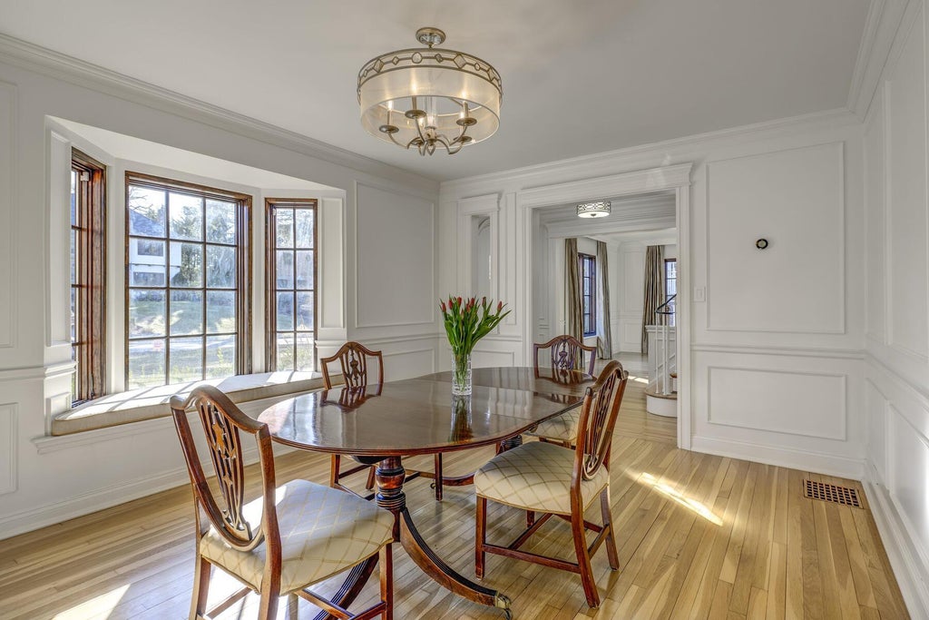 10 of 31 - 23 Castle Ridge Road, Manhasset, NY