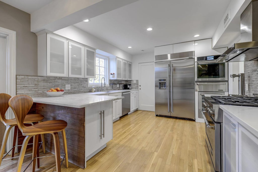 11 of 31 - 23 Castle Ridge Road, Manhasset, NY