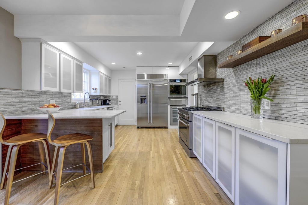 14 of 31 - 23 Castle Ridge Road, Manhasset, NY