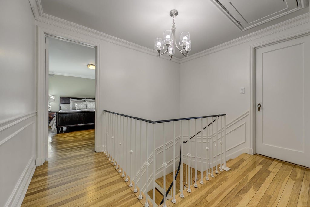 16 of 31 - 23 Castle Ridge Road, Manhasset, NY