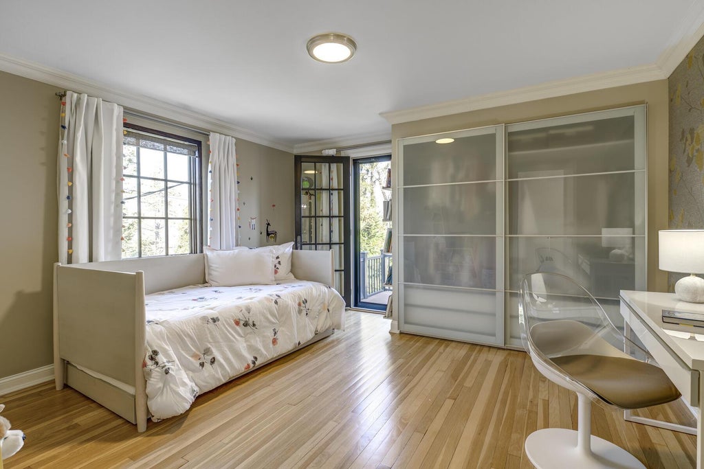 20 of 31 - 23 Castle Ridge Road, Manhasset, NY