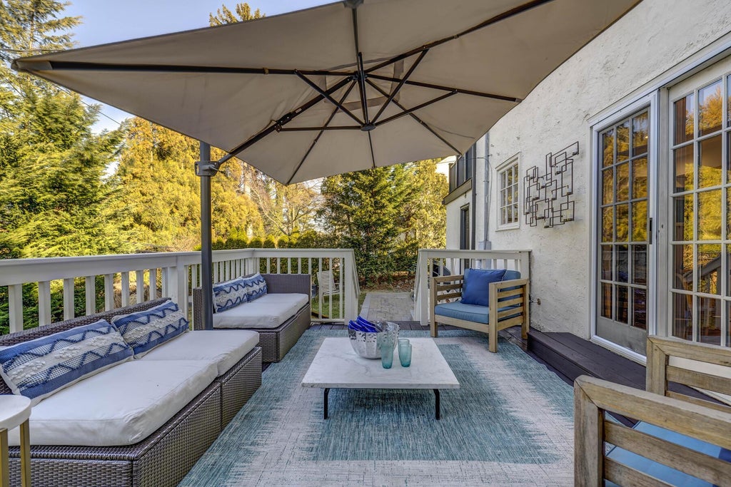 22 of 31 - 23 Castle Ridge Road, Manhasset, NY
