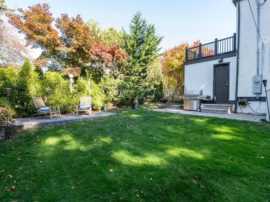 24 of 31 - 23 Castle Ridge Road, Manhasset, NY