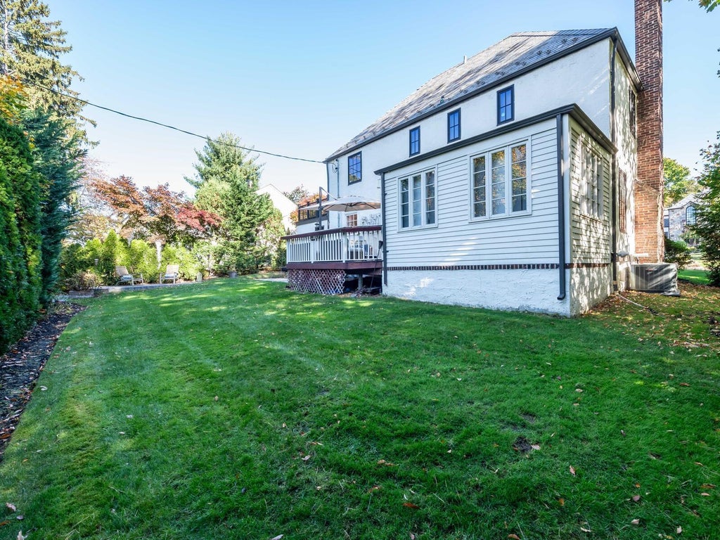 25 of 31 - 23 Castle Ridge Road, Manhasset, NY