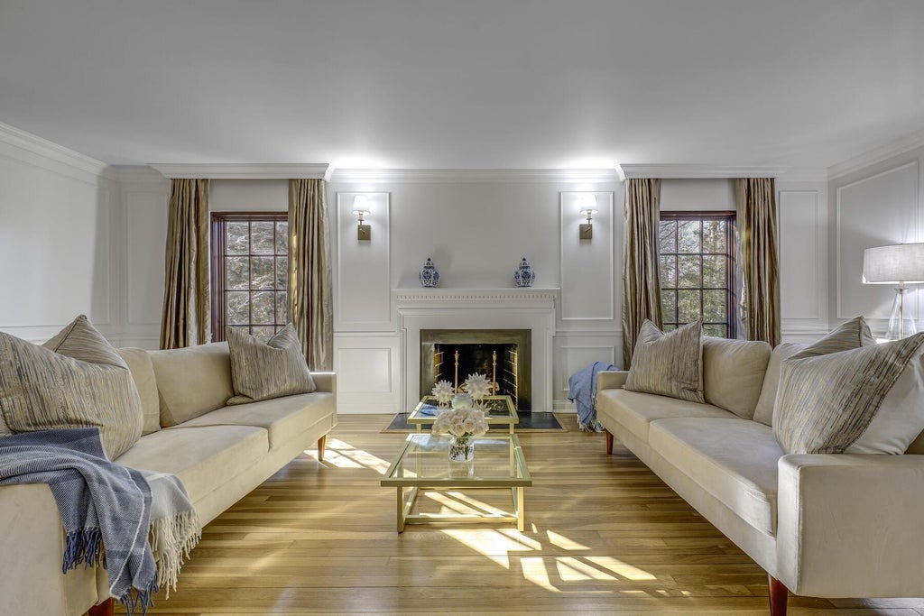 5 of 31 - 23 Castle Ridge Road, Manhasset, NY