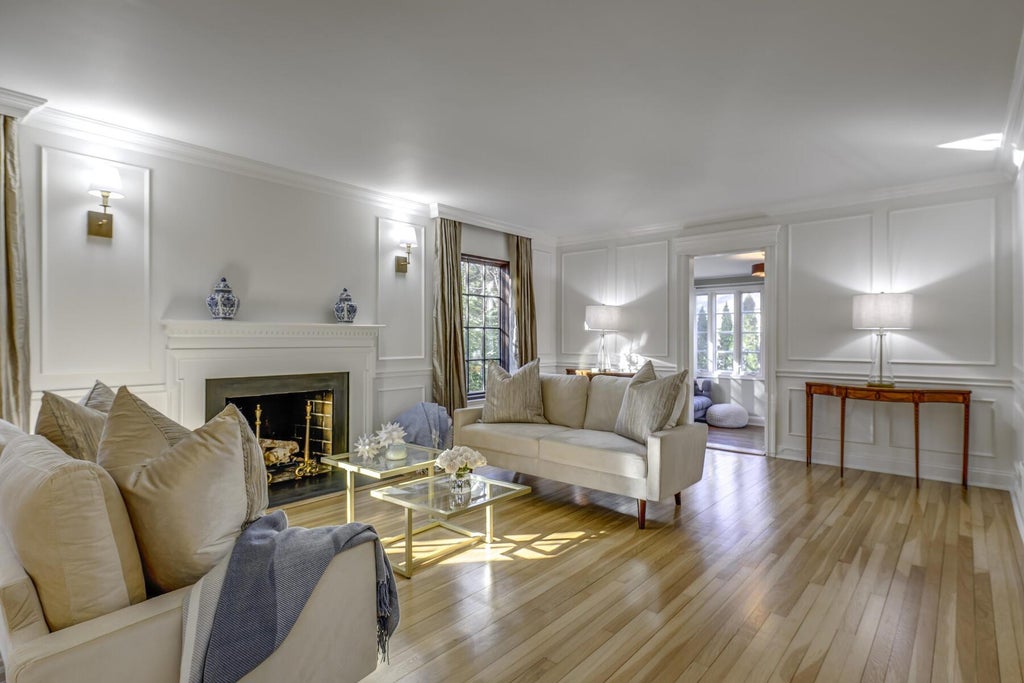 6 of 31 - 23 Castle Ridge Road, Manhasset, NY