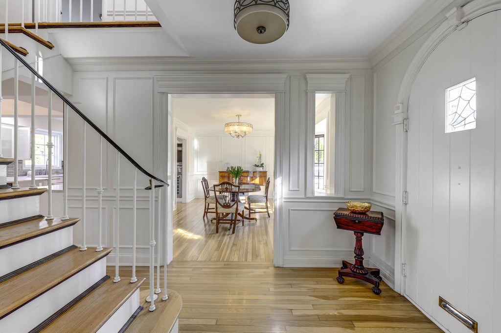 8 of 31 - 23 Castle Ridge Road, Manhasset, NY