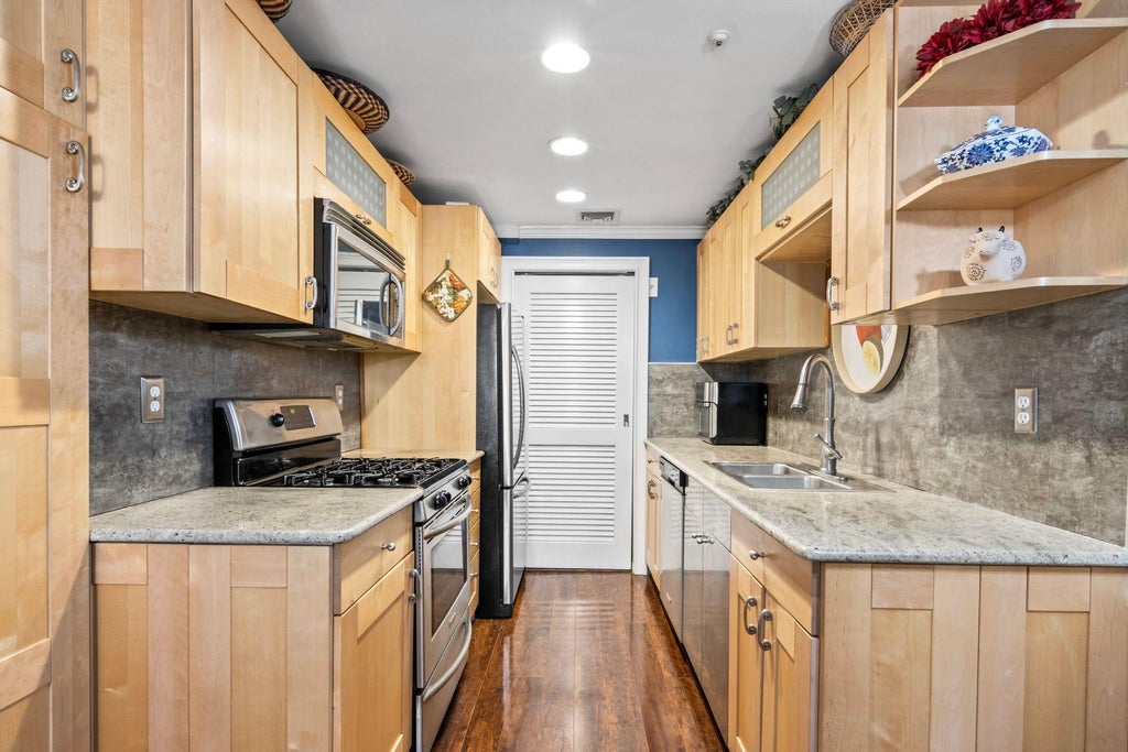 8 of 28 - 756 Blue Ridge Drive, Medford, NY