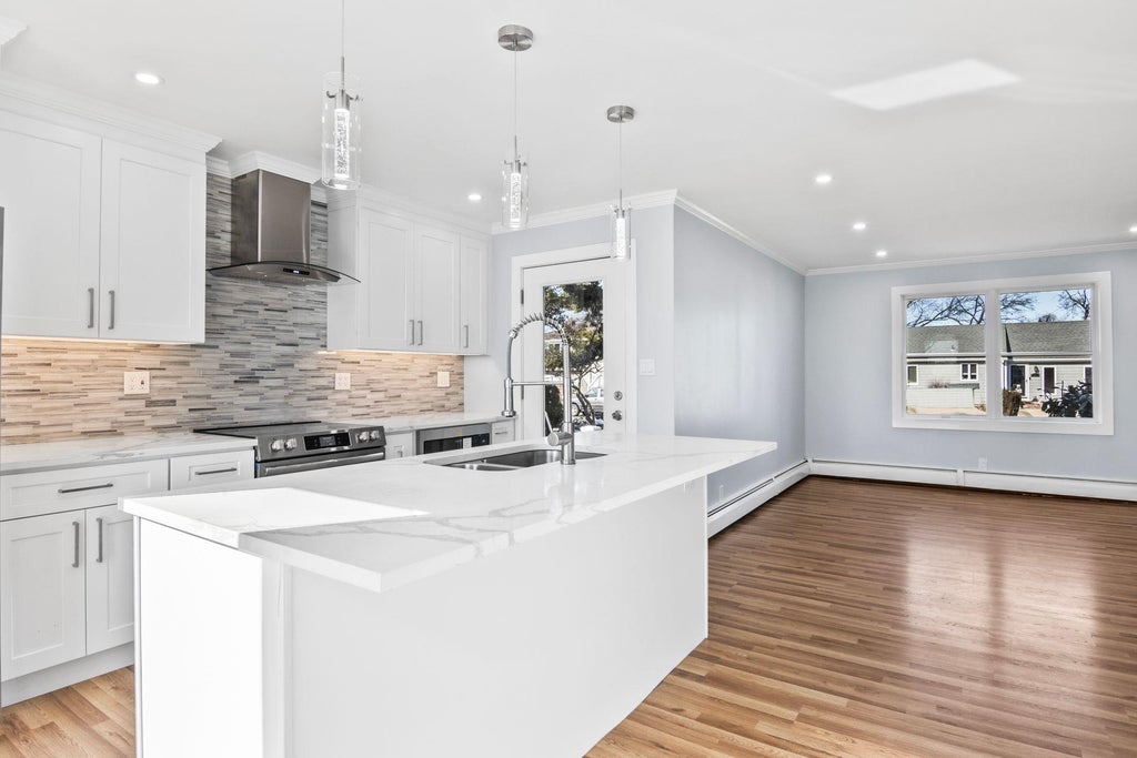 9 of 36 - 60 Alexander Avenue, Farmingdale, NY