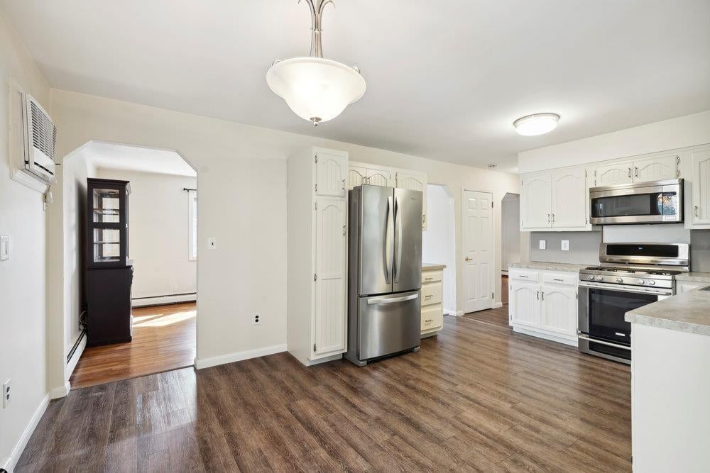 11 of 32 - Undisclosed, East Meadow, NY